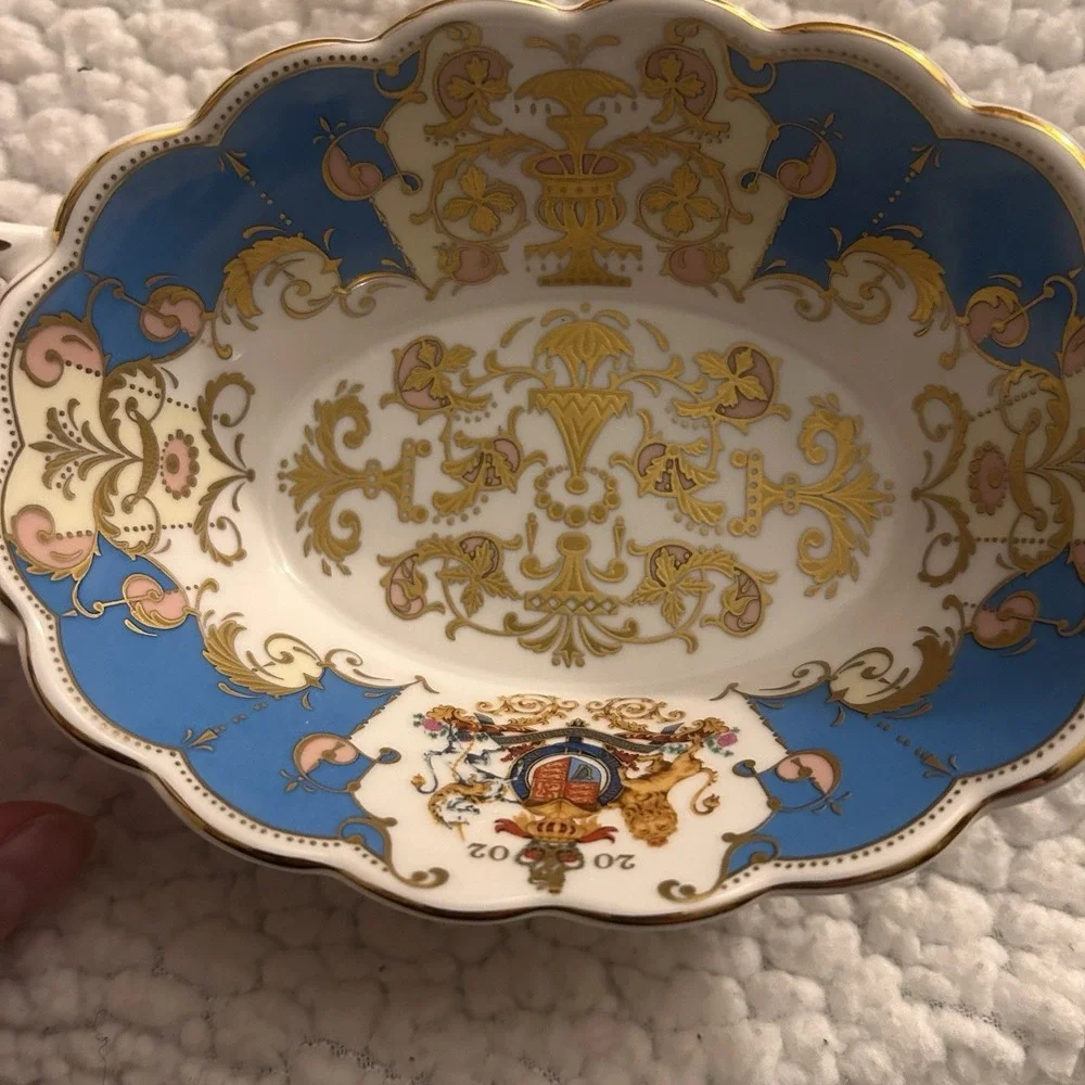 Queen Elizabeth ll Bone China Basket 2002 Golden Jubilee Royal Collection